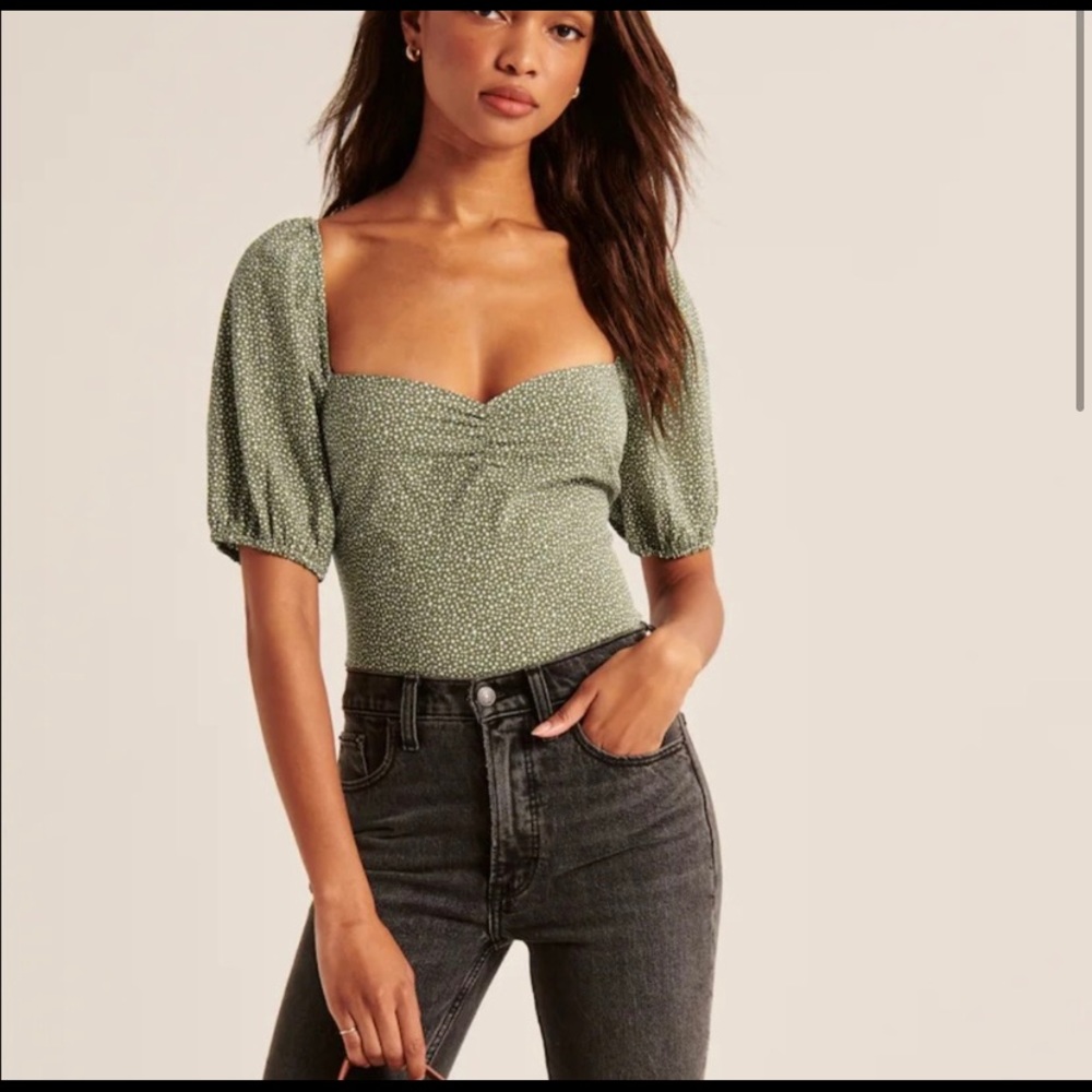Puff Sleeve Sweetheart Top